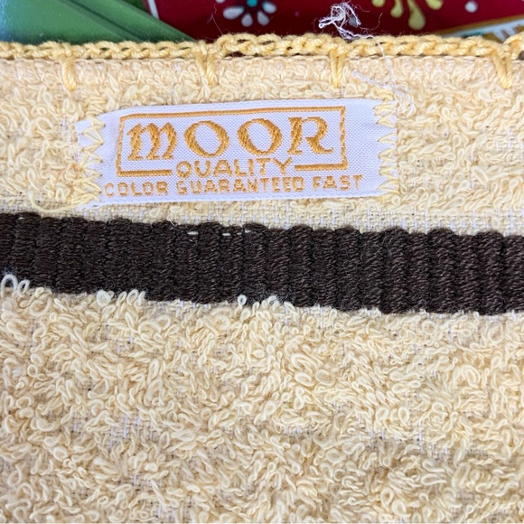 70s Crochet Edge Towel Set - Picture 3 of 6